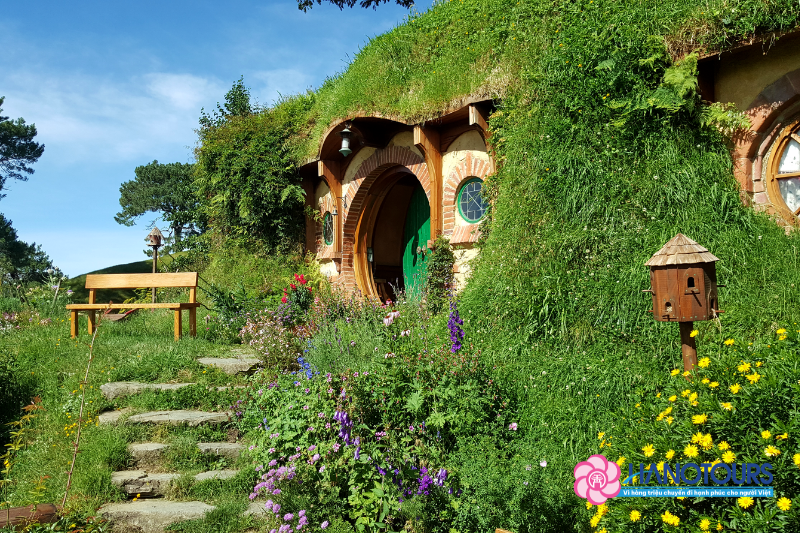 Các ngôi nhà Hobbit trong phim trường Hobbiton, nơi dựng bối cảnh bộ phim “Chúa tể những chiếc nhẫn” và “The Hobbit”