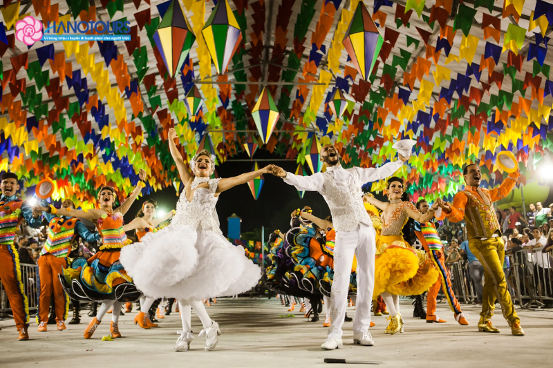 Festa de São João là một trong những lễ hội đường phố lớn và độc đáo nhất châu Âu