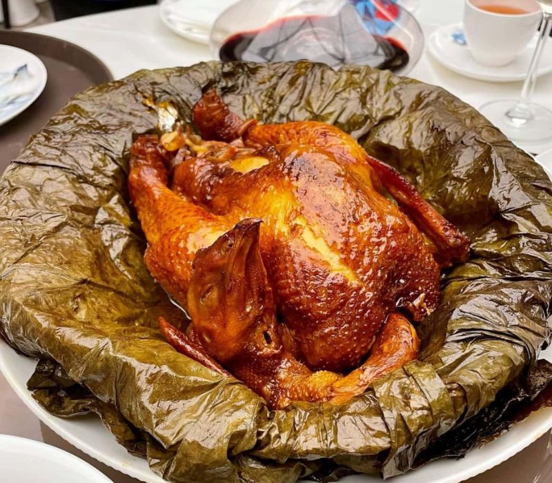 Gà ăn mày là món ăn không thể bỏ lỡ khi du lịch Hàng Châu
