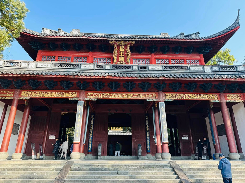 Miếu Nhạc Phi Hàng Châu là di tích lịch sử nổi tiếng bên Tây Hồ