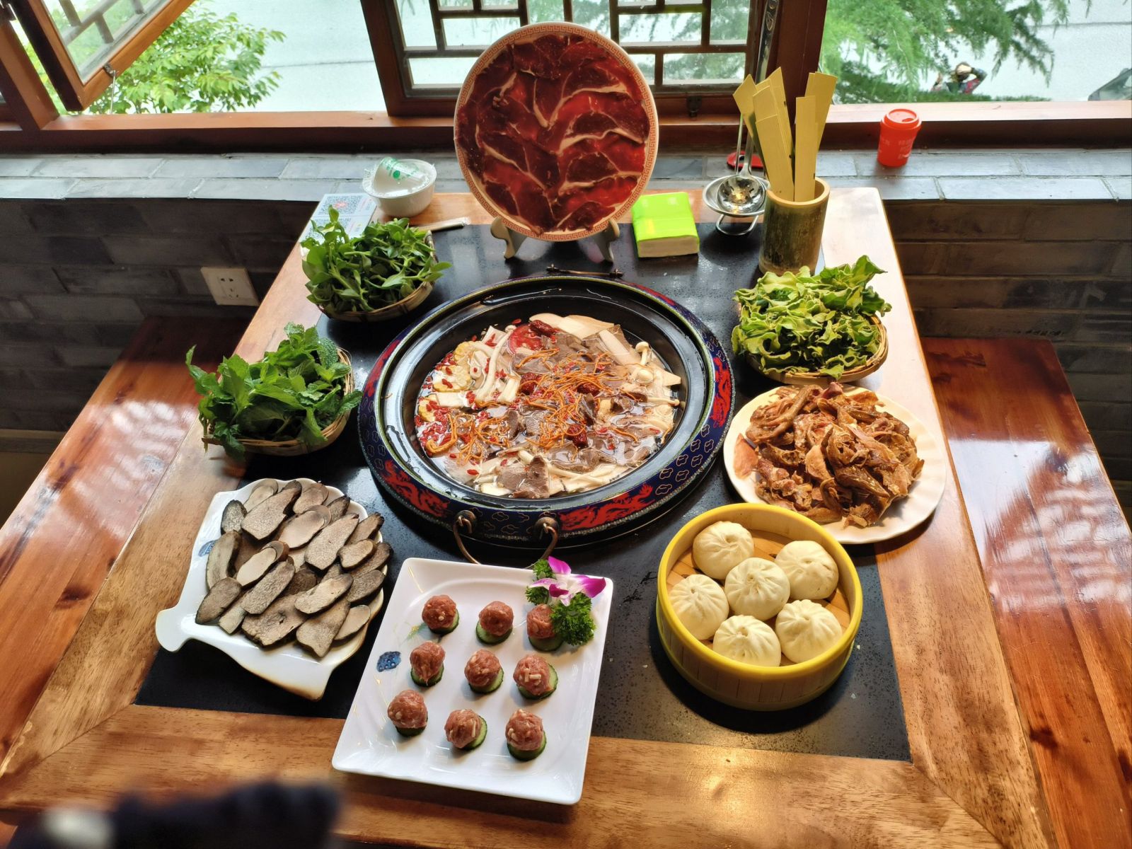 Lẩu bò Yak là tinh hoa ẩm thực Lệ Giang