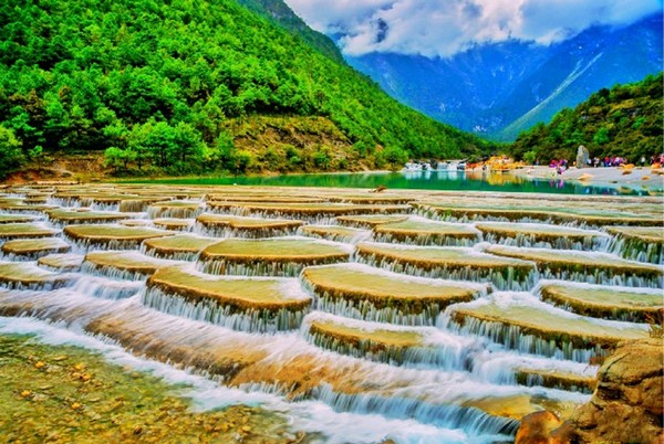 Vẻ đẹp nguyên sơ của Bạch Thuỷ Hà xao xuyến du khách