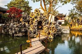 Sư Tử Lâm nổi bật với những non bộ kỳ thú giữa khu vườn cổ đậm nét Giang Nam