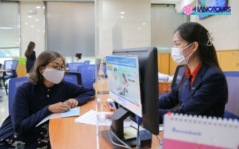 Nên đổi tiền Canada (CAD) ở đâu để uy tín và an toàn?