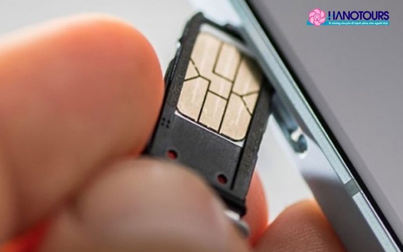Lắp SIM hoặc kích hoạt eSIM