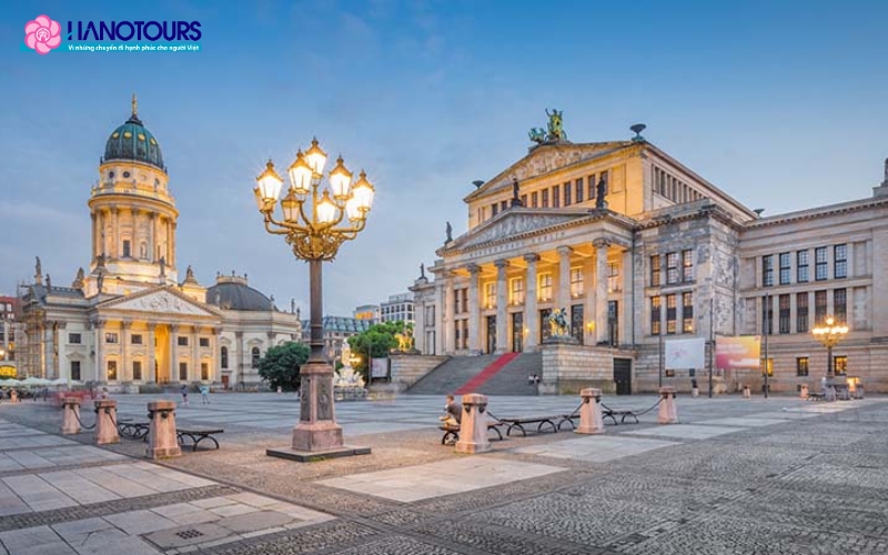 Quảng trường Gendarmenmarkt là địa điểm văn hóa, chính trị nổi tiếng ở Berlin