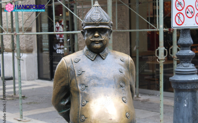 Bức tượng The fat policeman