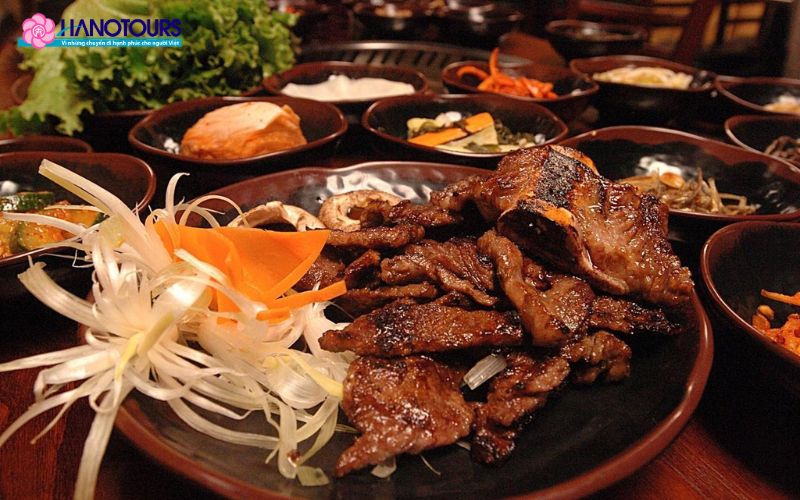 Bulgogi được nướng trên than hoa là cách chế biến truyền thống tại Hàn