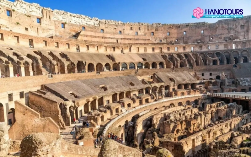Khán đài của Colosseum được chia thành nhiều tầng