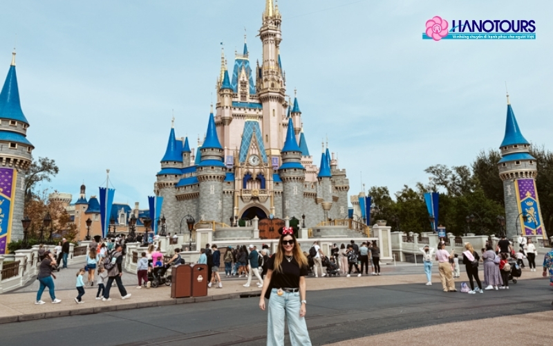 Các khu vui chơi chính tại công viên Disneyland ở Mỹ