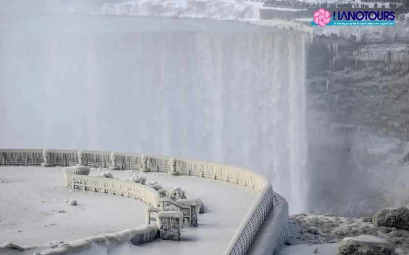 Chiêm ngưỡng thác Niagara đóng băng