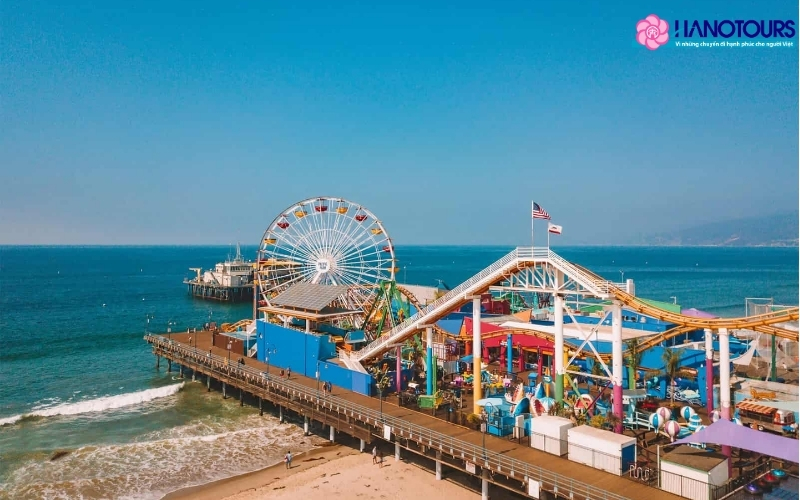 Bãi biển Santa Monica, California