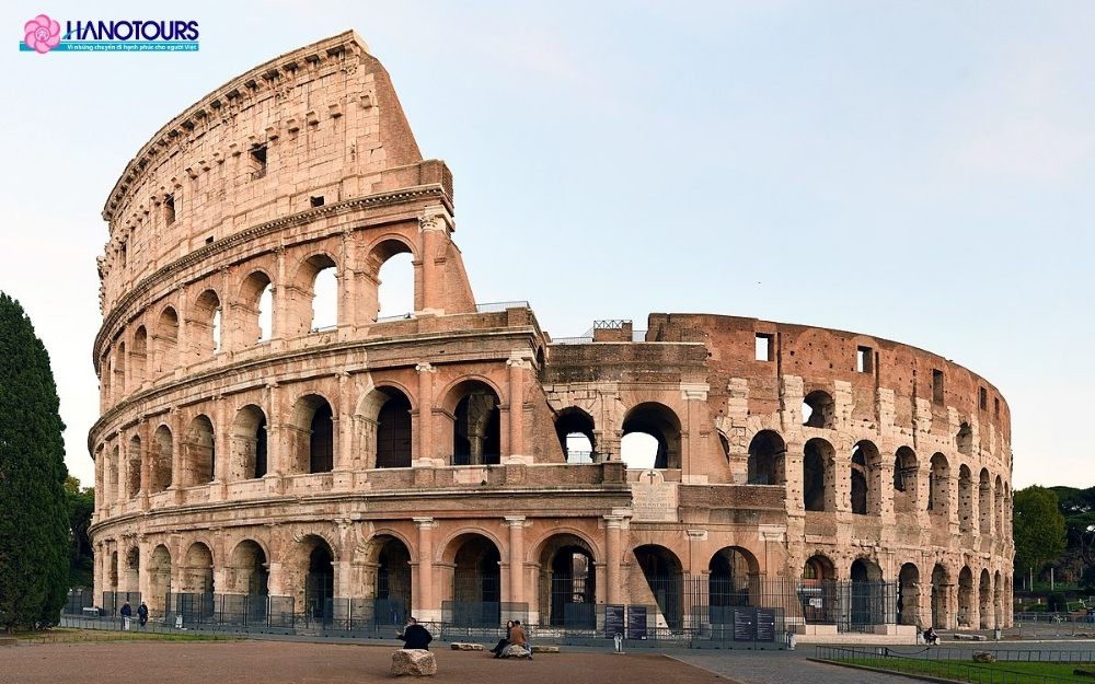 Đấu trường La Mã Colosseum là một công trình kiến trúc vĩ đại tọa lạc tại thủ đô Rome (Ý)