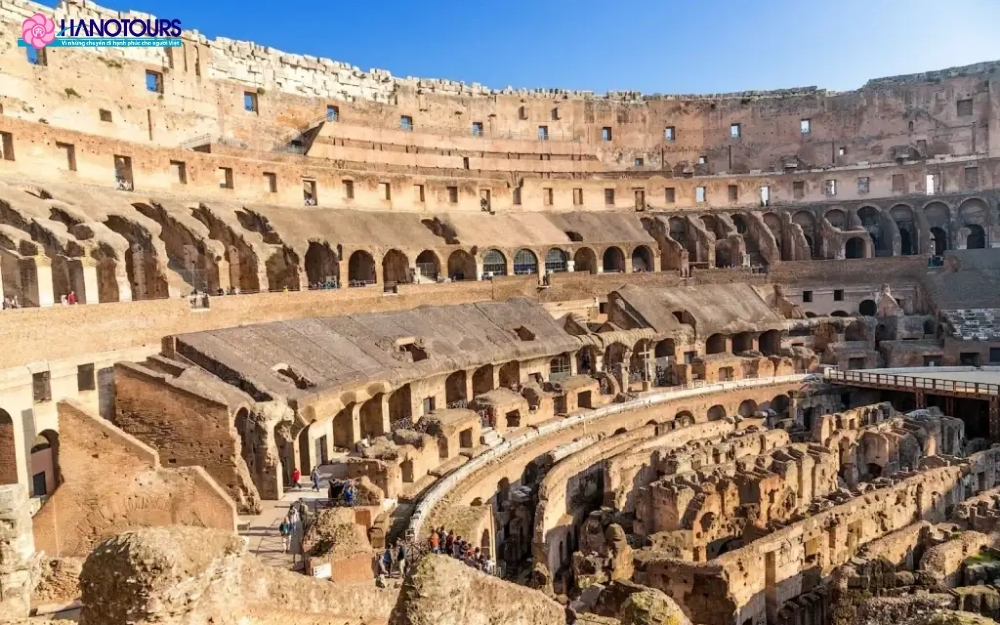 Khán đài của Colosseum được chia thành nhiều tầng