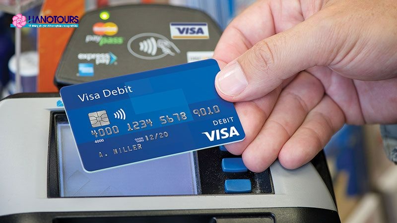 Thẻ debit mang lại sự tiện lợi khi cho phép thanh toán mọi lúc, mọi nơi