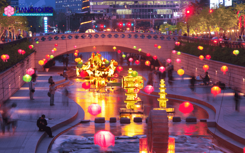 Lễ hội đèn lồng vào Trung thu hằng năm tại Suối Cheonggye Cheon