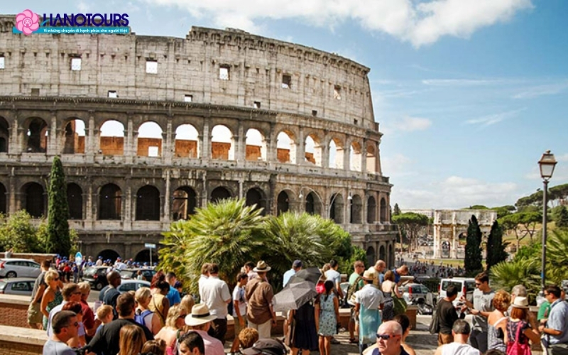 Colosseum như là biểu tượng cho sức mạnh và sự thịnh vượng của đế chế La Mã