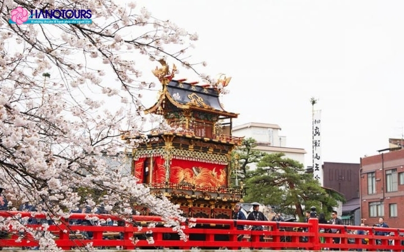 Lễ hội mùa xuân tại Takayama