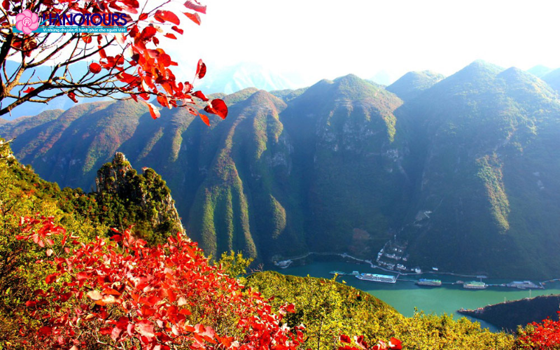 Trùng Khánh vào mùa thu đẹp như tranh vẽ, thu hút du khách khắp nơi đổ về