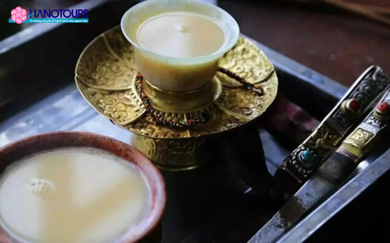 Trà bơ nổi tiếng với vị béo ngậy, thơm ngon là món tráng miệng đặc trưng của người Tây Tạng