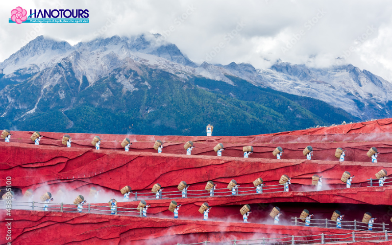 Núi tuyết Ngọc Long là điểm đến lý tưởng cho những ai muốn chinh phục núi non kỳ vĩ khi du lịch Vân Nam Trung Quốc