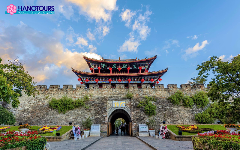 Thành cổ Đại Lý nổi bật với vẻ đẹp cổ kính và uy nghiêm