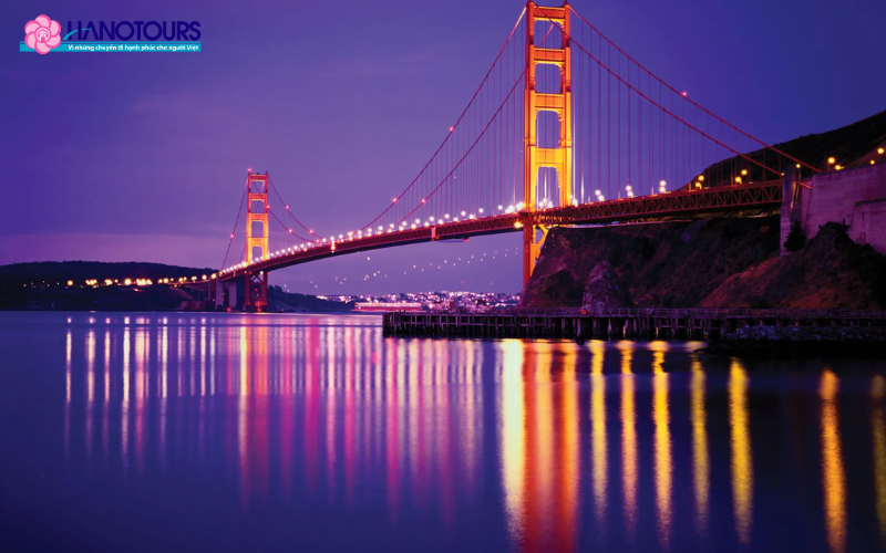 Chiêm ngưỡng vẻ đẹp cầu Cổng Vàng - Biểu tượng nổi tiếng của thành phố