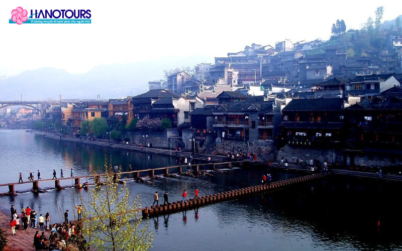 Sông Đà Giang - dòng sông huyền thoại chảy qua Phượng Hoàng Cổ Trấn