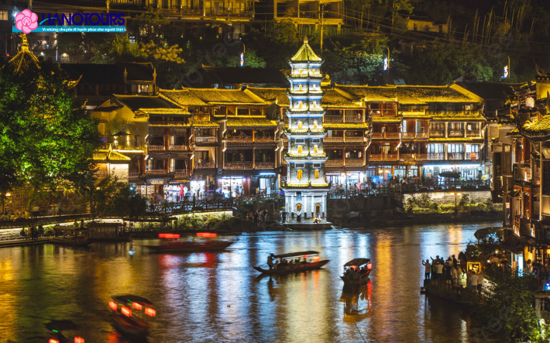 Mùa xuân - mùa lý tưởng để khám phá Phượng Hoàng Cổ Trấn