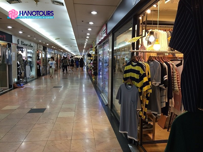 Trung tâm mua sắm Seomyeon dưới lòng đất là thiên đường cho các tín đồ quần áo, mỹ phẩm