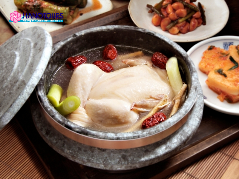 Món gà hầm sâm bổ dưỡng nổi tiếng Hàn Quốc