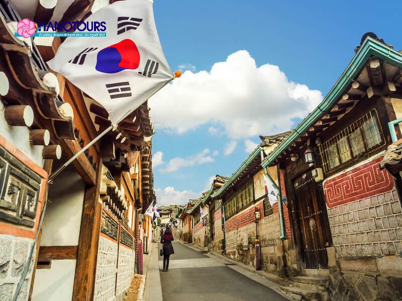 Thời tiết tại Hàn Quốc vào mùa xuân và mùa thu vô cùng lý tưởng để tham quan và du lịch 