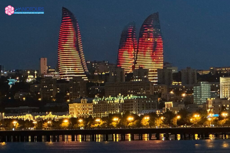 Flame Towers trình chiếu ngọn lửa nhảy múa 