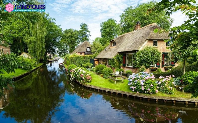 Làng Giethoorn ẩn mình trong không gian cổ kính