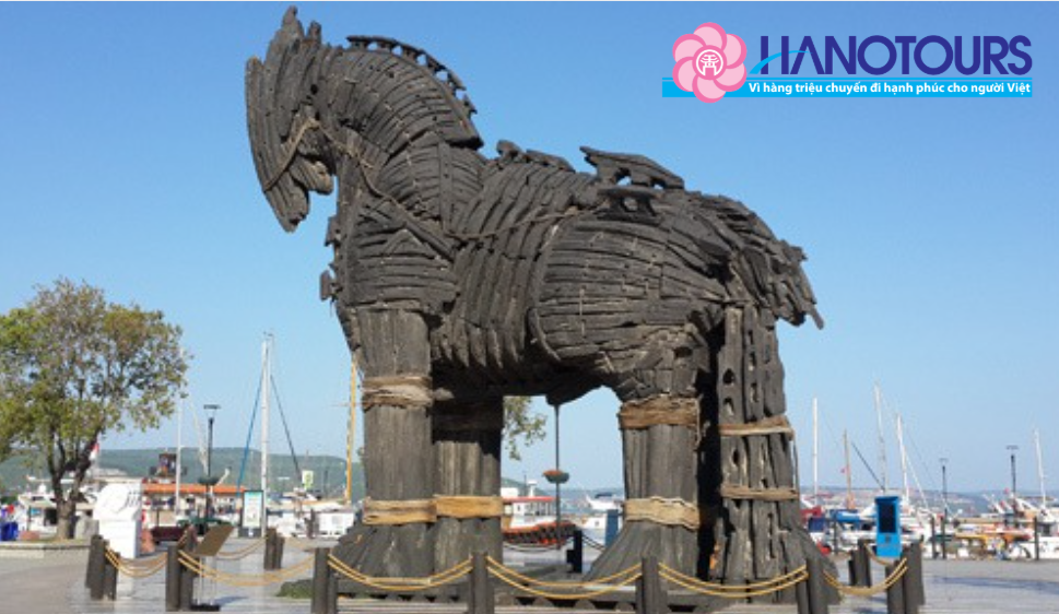 con ngựa gỗ thành Troy