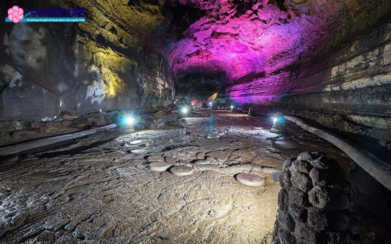 Khám phá động Lava Tube