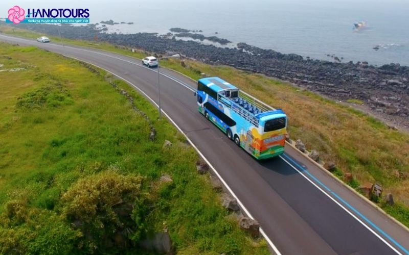 Bạn có thể lựa chọn xe buýt để di chuyển tới đảo Jeju