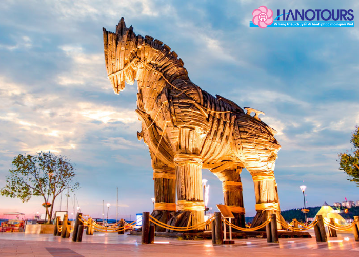 hình ảnh con ngựa trong cuộc chiến thành Troy huyền thoại