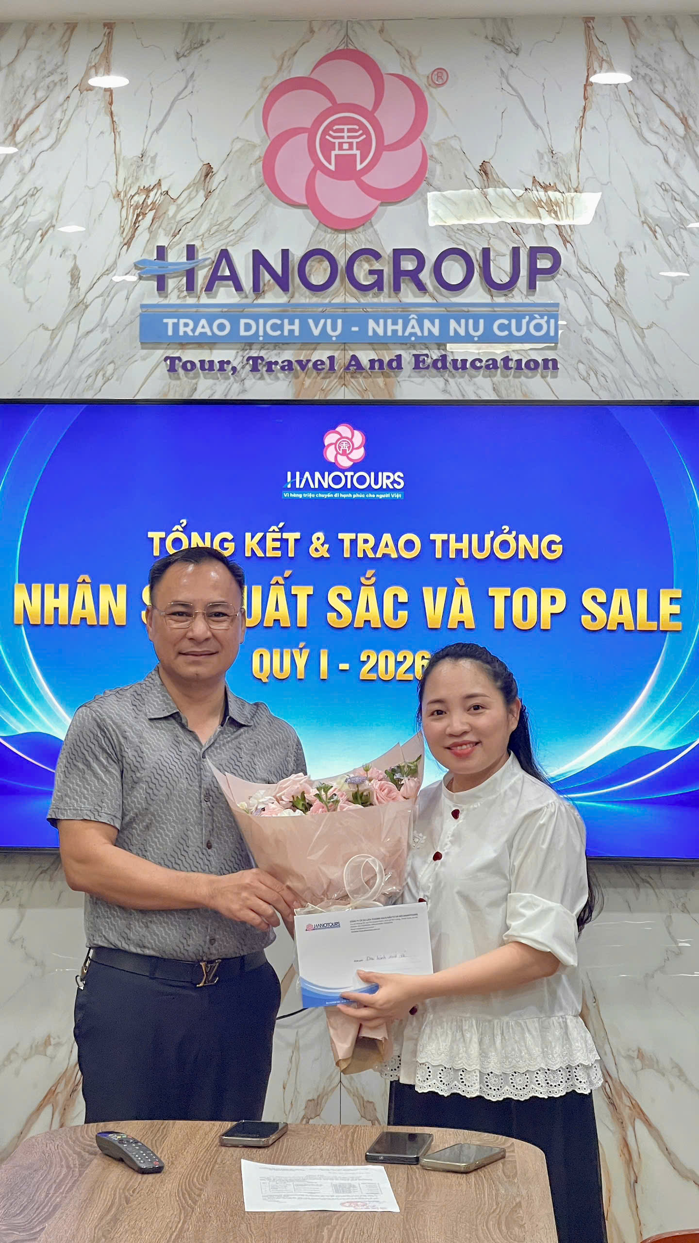 Bà Nguyễn Ngọc Hà - Trưởng phòng Điều hành Outbound được vinh danh Điều hành đặc biệt xuất sắc