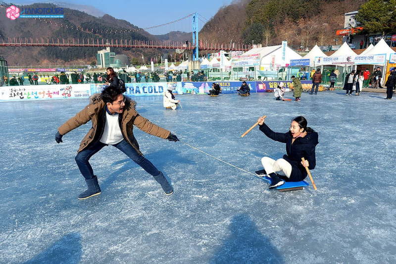 Vui chơi tuyết và băng khổng lồ vùng Hwacheon