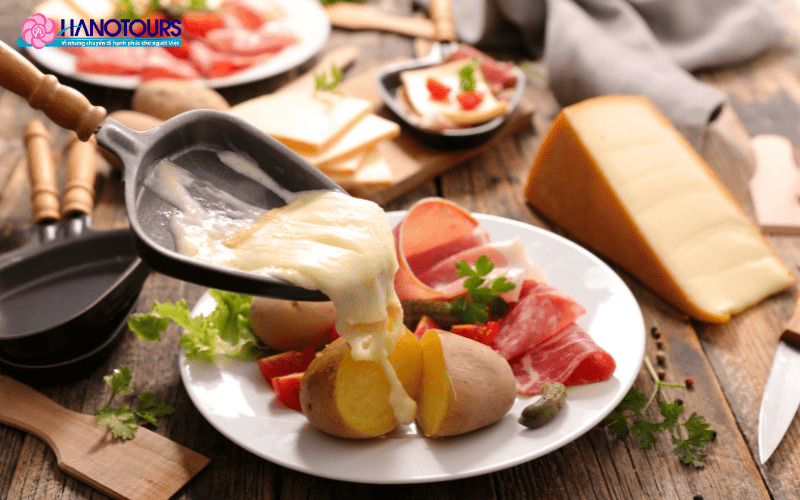 Món phô mai Raclette nổi tiếng