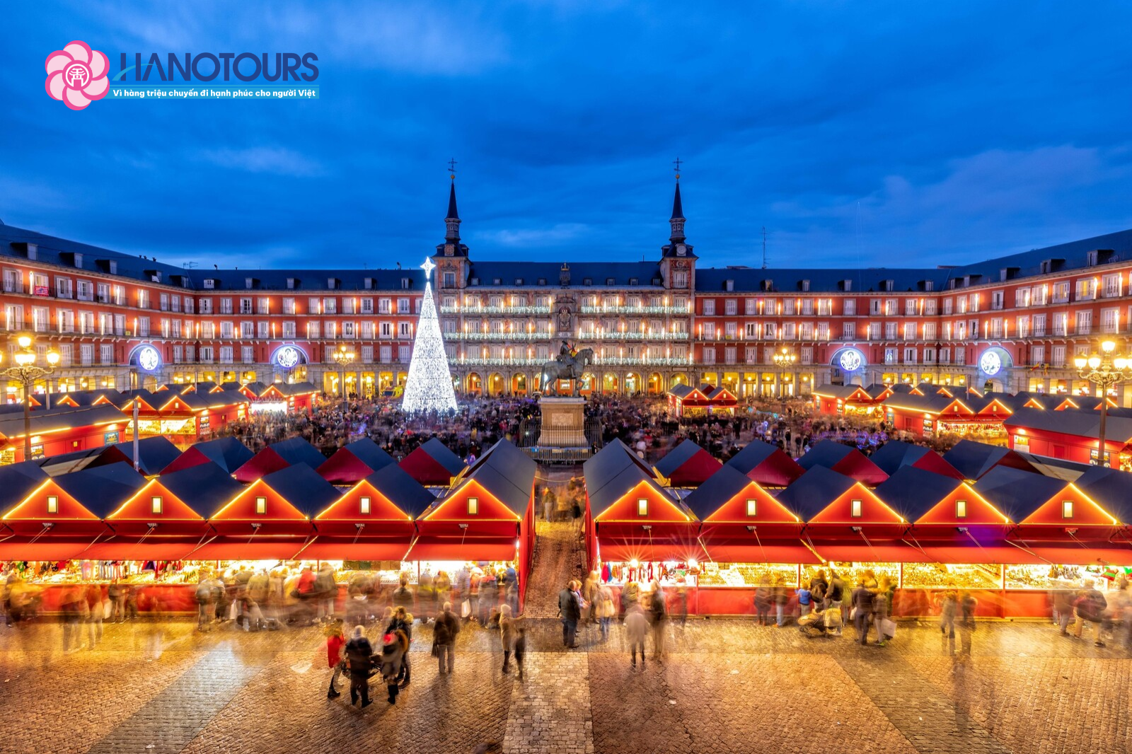 Không gian lung linh huyển ảo của chợ Giáng Sinh tại Plaza Mayor
