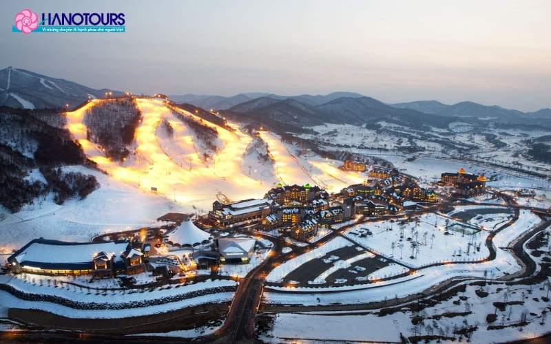 Với khí hậu lạnh quanh năm, thành phố Pyeongchang thường xuyên tổ chức các lễ hội sôi động