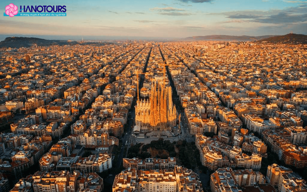 Sagrada Familia nằm tại trung tâm thành phố Barcelona