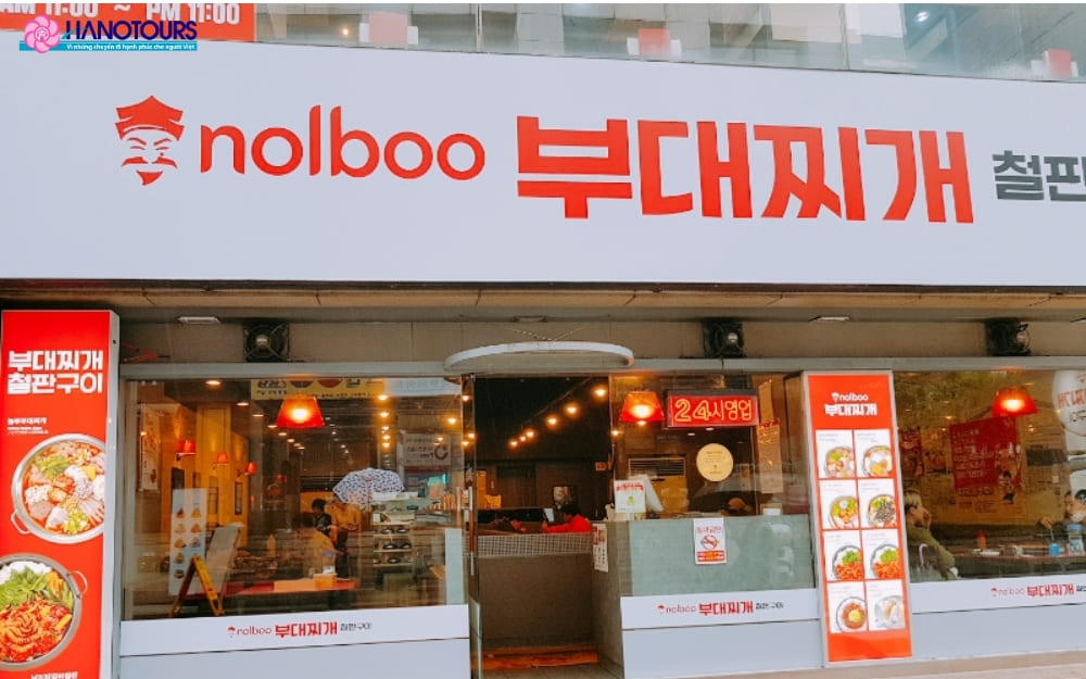 Nolboo Budae Jjigae (놀부부대찌개) có món Samgyeopsal rất đáng thử