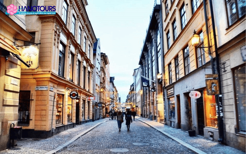 Phố cổ Gamla Stan với những tòa nhà rực rỡ sắc màu