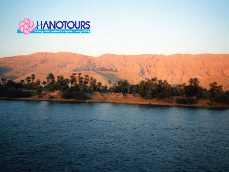 Kim tự tháp Giza và bức tượng Nhân sư huyền thoại