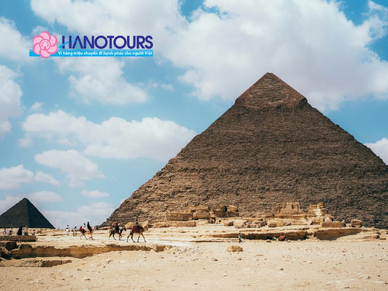 Kim tự tháp bậc thang Saqqara và sự tiến hóa kiến trúc