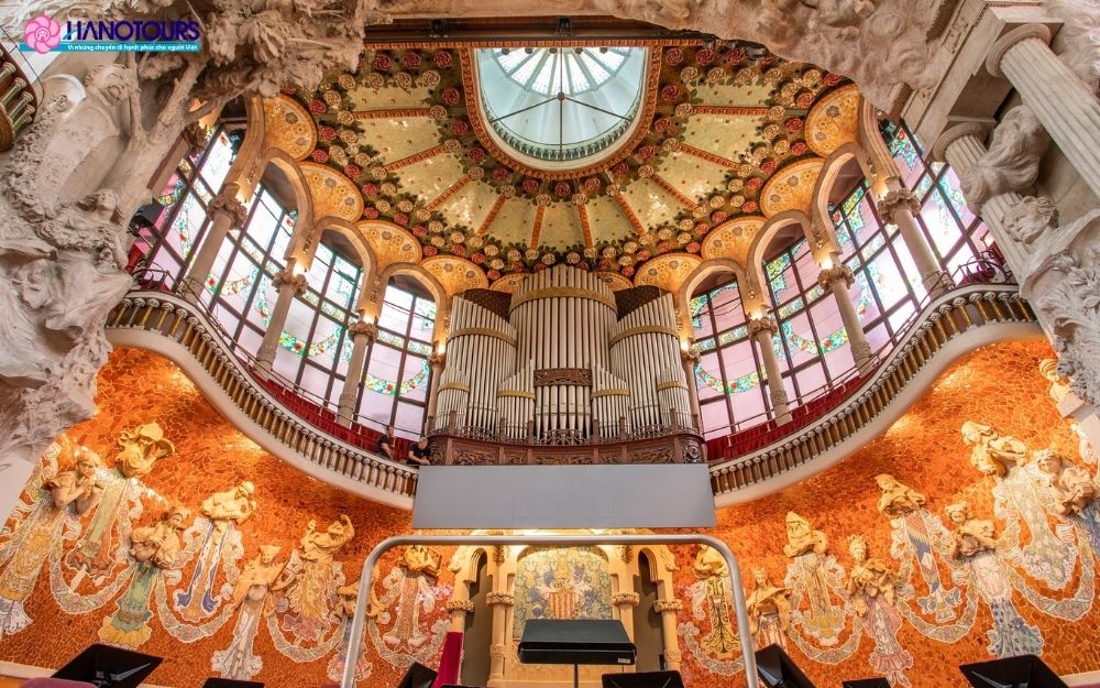 Hội trường Palau de la Musica Catalana được thiết kế tinh xảo