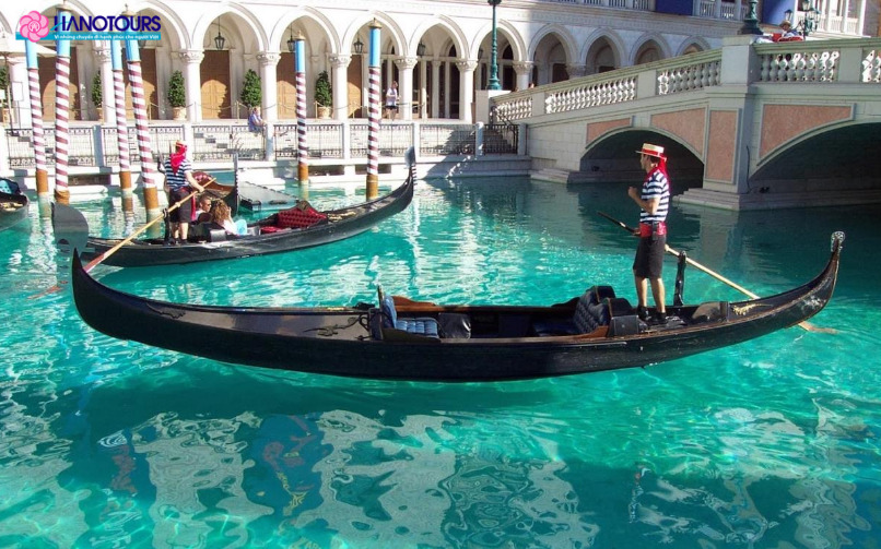 Chiêm ngưỡng Venice bằng thuyền Gondola